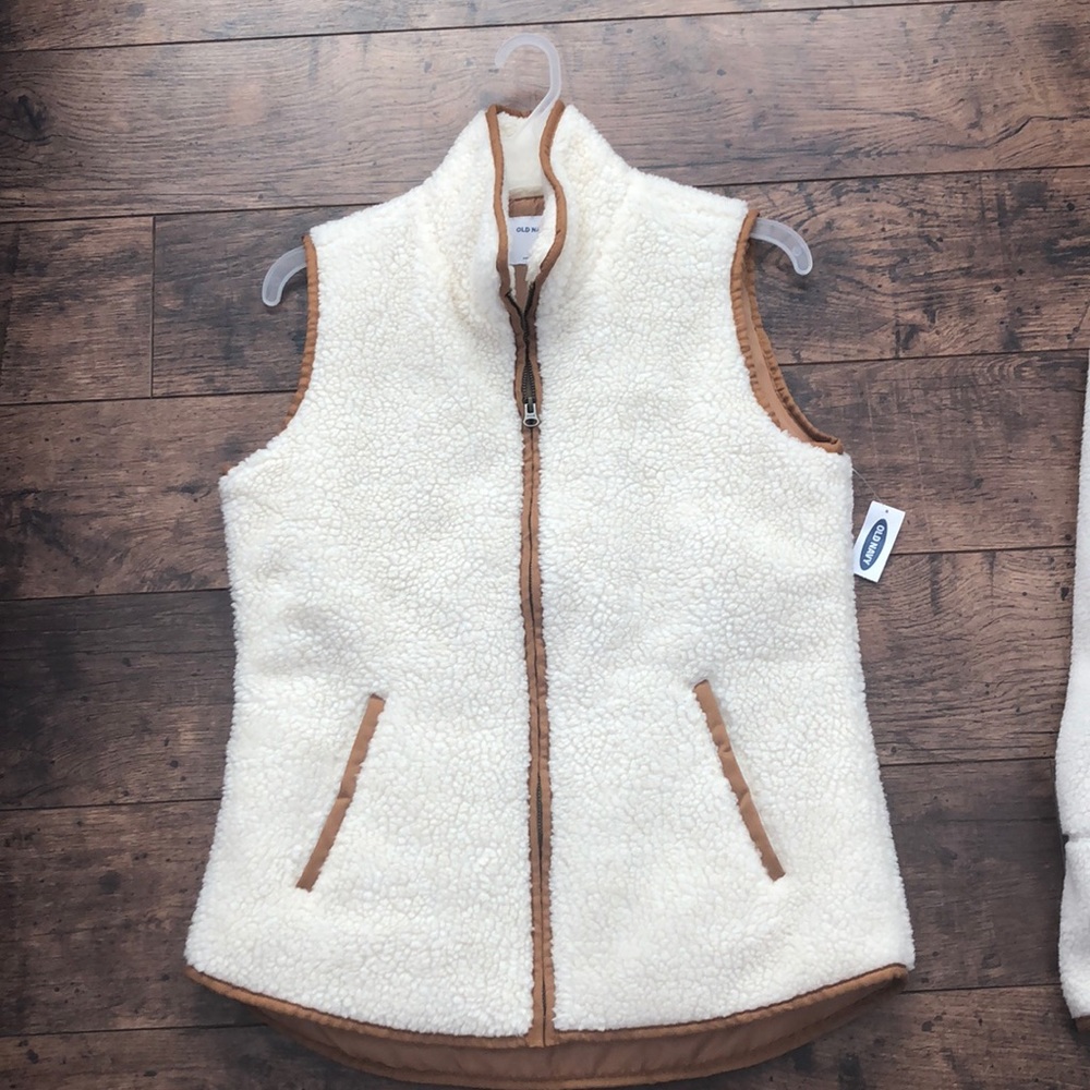 BRAND NEW TAGS STILL ON fuzzy vest